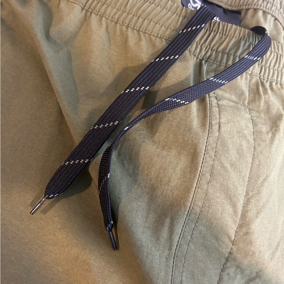 NWT Gap GapFit Khaki Green Drawstring Elastic Waist Shorts Size XXL - Picture 5 of 8